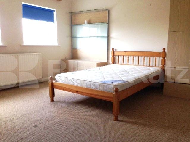 			NEW INSTRUCTION, 4 Bedroom, 1 bath, 1 reception House			 Northfields Road, North Acton